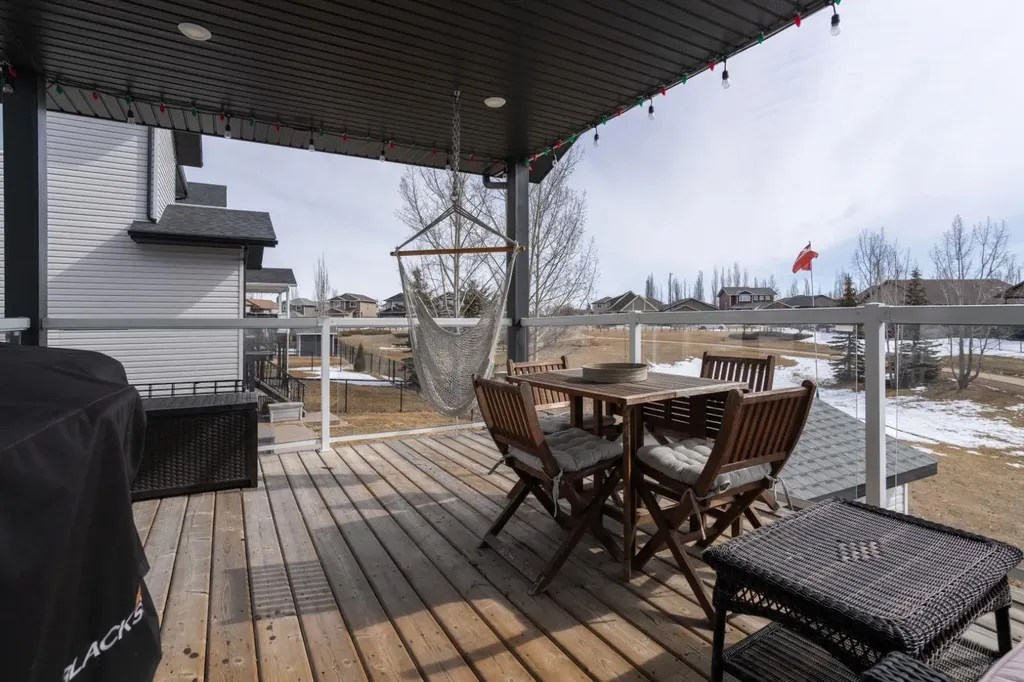5215 35 Avenue Camrose AB T4V 5H5