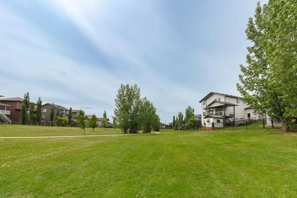 5215 35 Avenue Camrose AB T4V 5H5