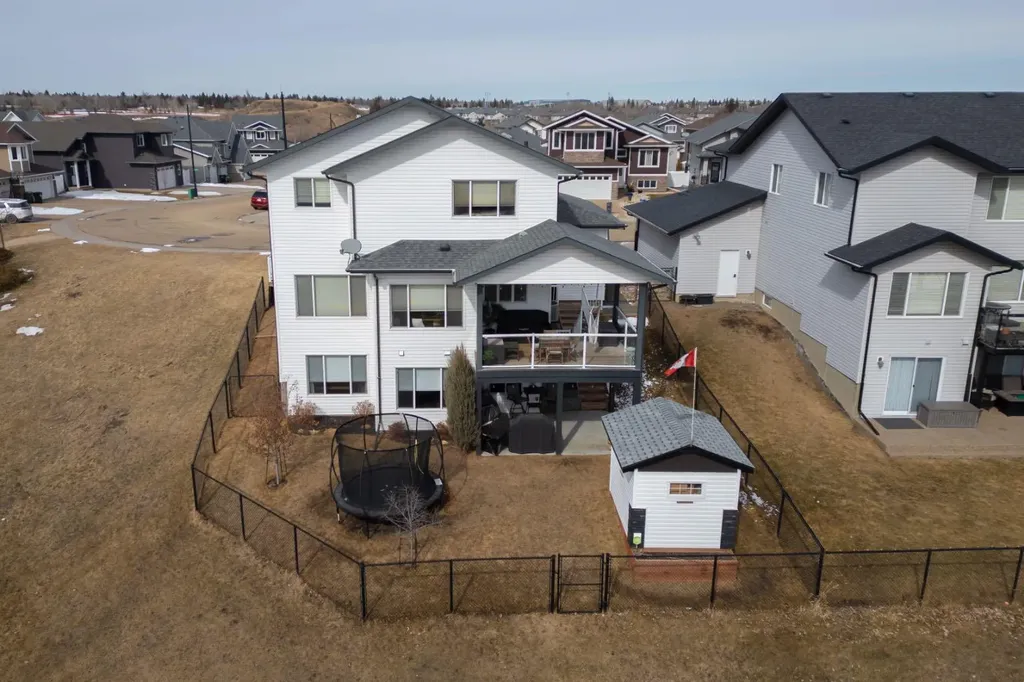 5215 35 Avenue Camrose AB T4V 5H5