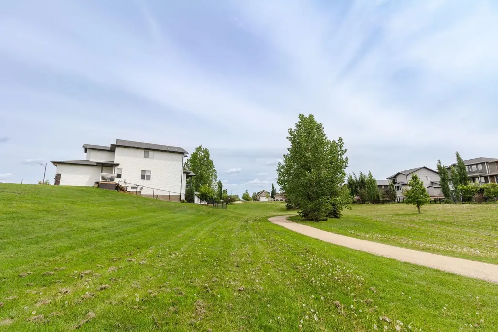 5215 35 Avenue Camrose AB T4V 5H5