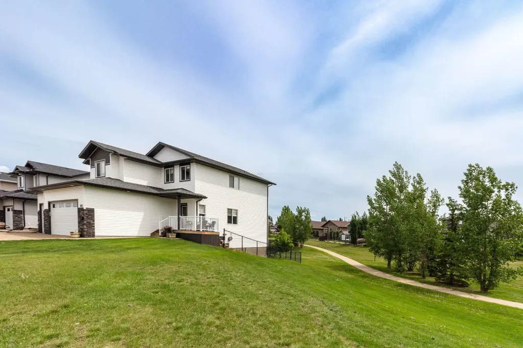 5215 35 Avenue Camrose AB T4V 5H5