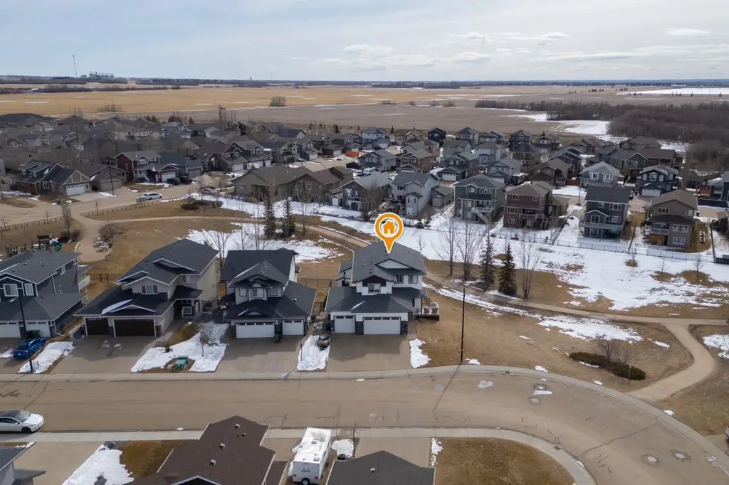 5215 35 Avenue Camrose AB T4V 5H5