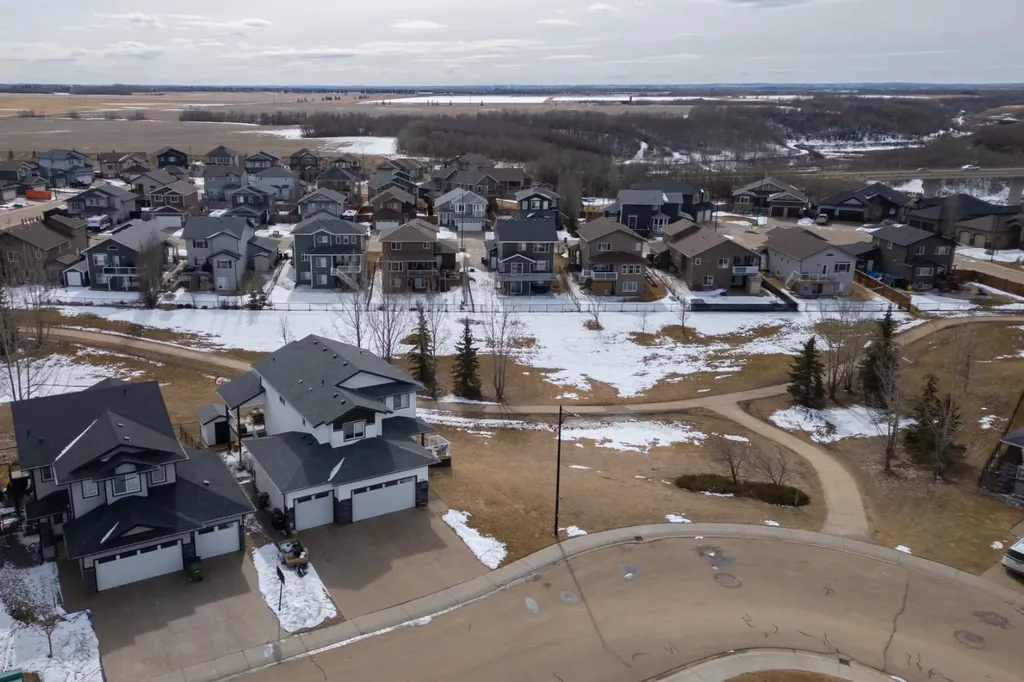 5215 35 Avenue Camrose AB T4V 5H5