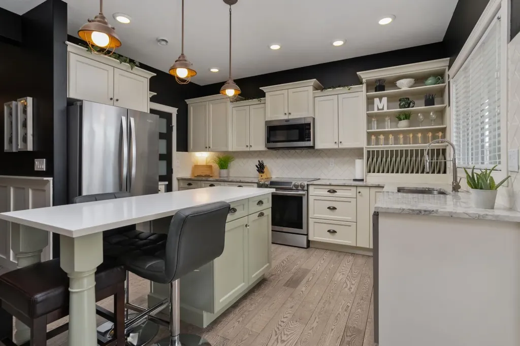 5215 35 Avenue Camrose AB T4V 5H5