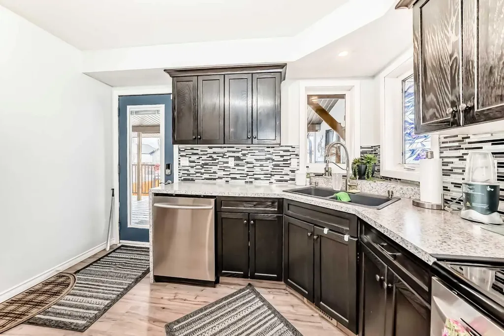 6315 60 Street Close Ponoka AB T4J1W1
