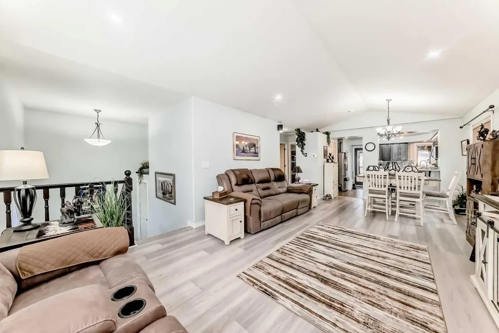 6315 60 Street Close Ponoka AB T4J1W1