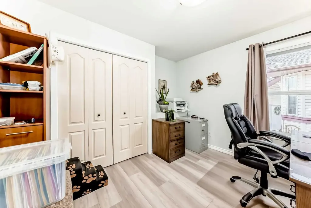6315 60 Street Close Ponoka AB T4J1W1