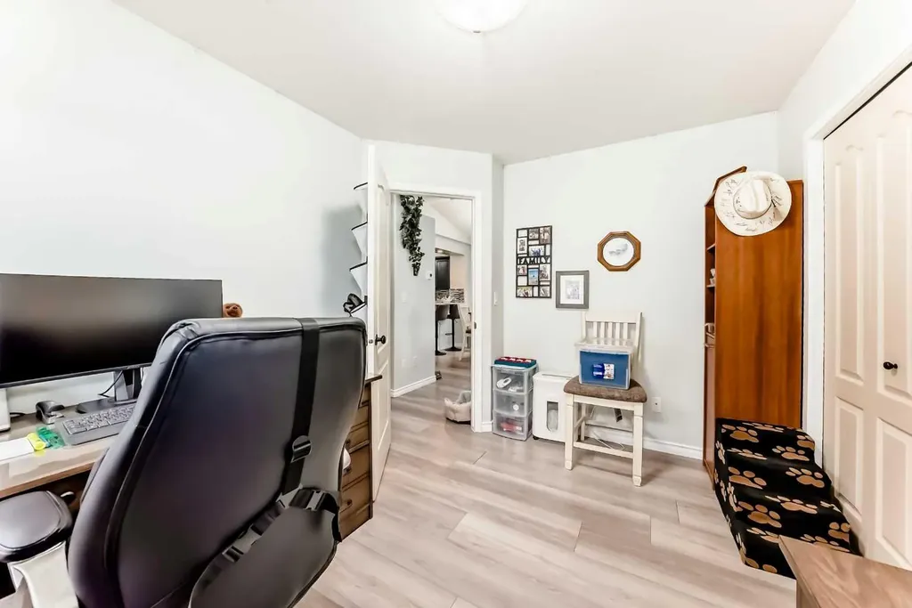 6315 60 Street Close Ponoka AB T4J1W1