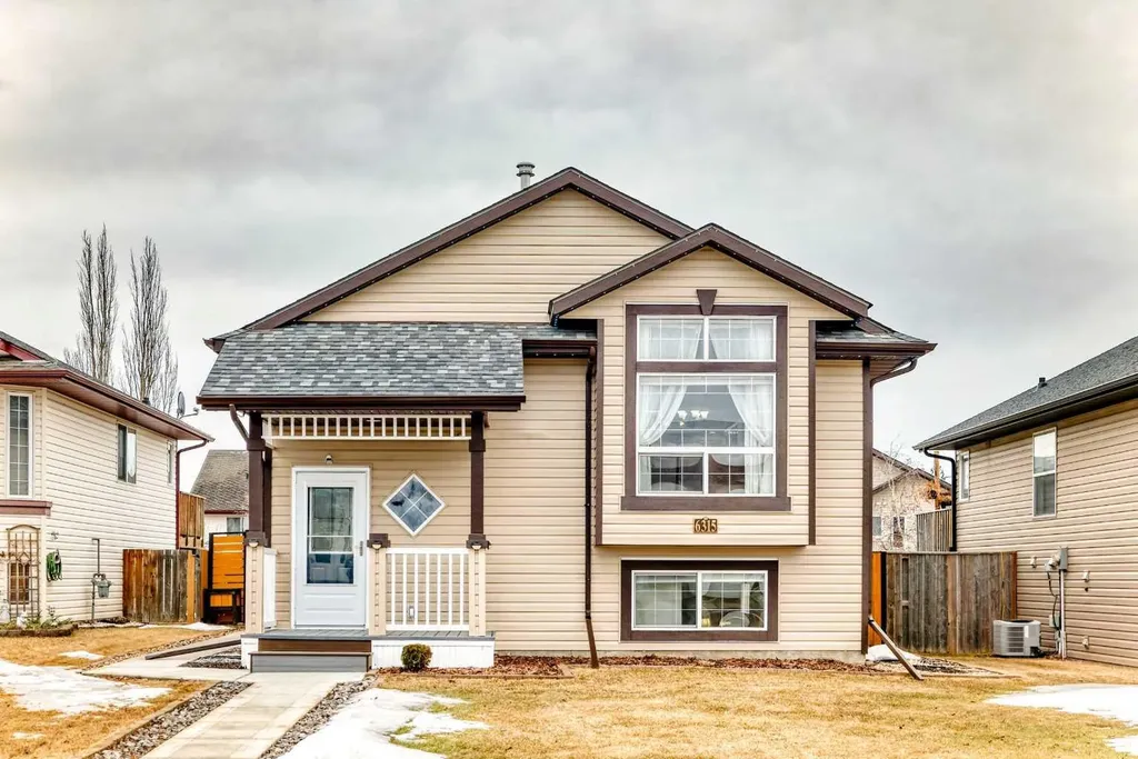 6315 60 Street Close Ponoka AB T4J1W1