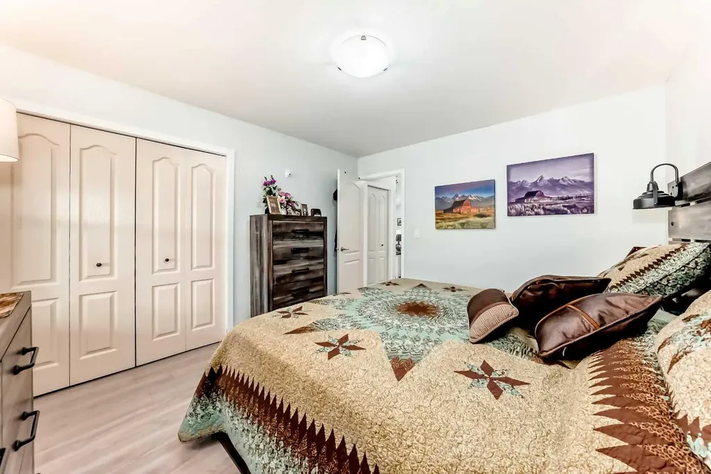 6315 60 Street Close Ponoka AB T4J1W1