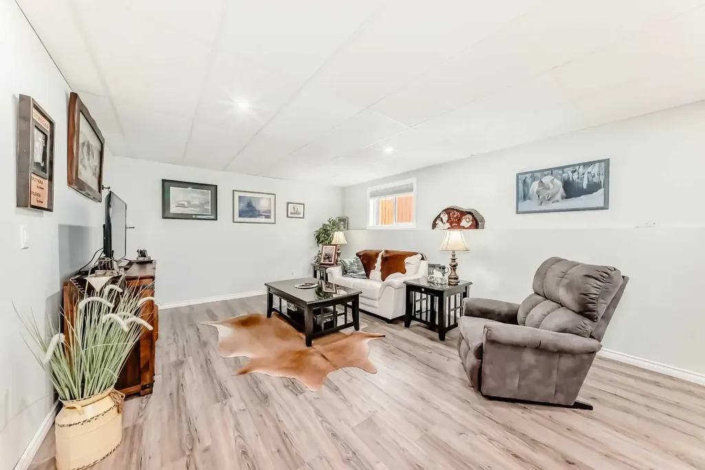 6315 60 Street Close Ponoka AB T4J1W1