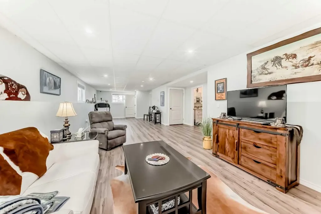 6315 60 Street Close Ponoka AB T4J1W1
