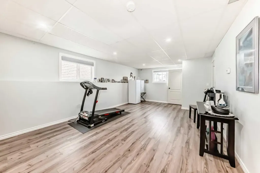 6315 60 Street Close Ponoka AB T4J1W1
