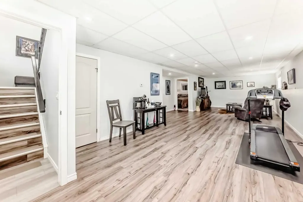 6315 60 Street Close Ponoka AB T4J1W1