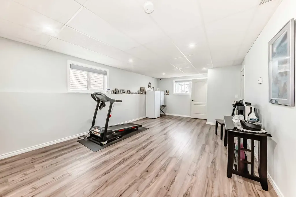 6315 60 Street Close Ponoka AB T4J1W1