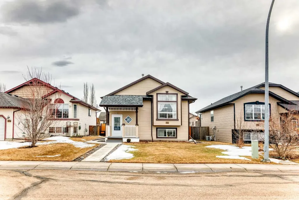 6315 60 Street Close Ponoka AB T4J1W1