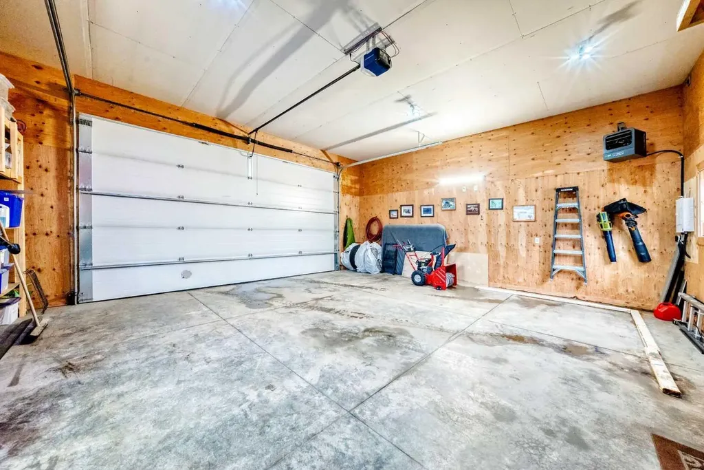 6315 60 Street Close Ponoka AB T4J1W1