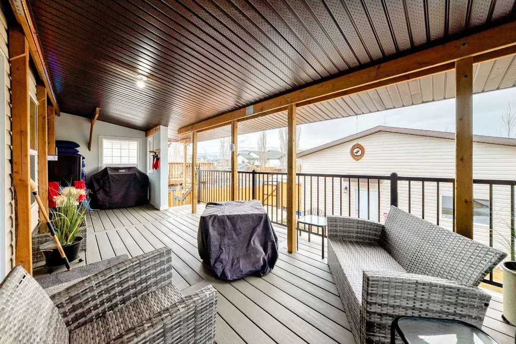 6315 60 Street Close Ponoka AB T4J1W1