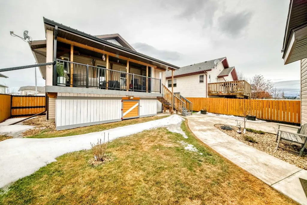 6315 60 Street Close Ponoka AB T4J1W1