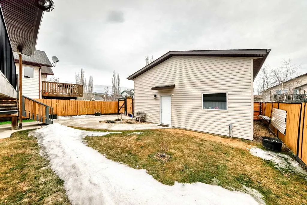 6315 60 Street Close Ponoka AB T4J1W1