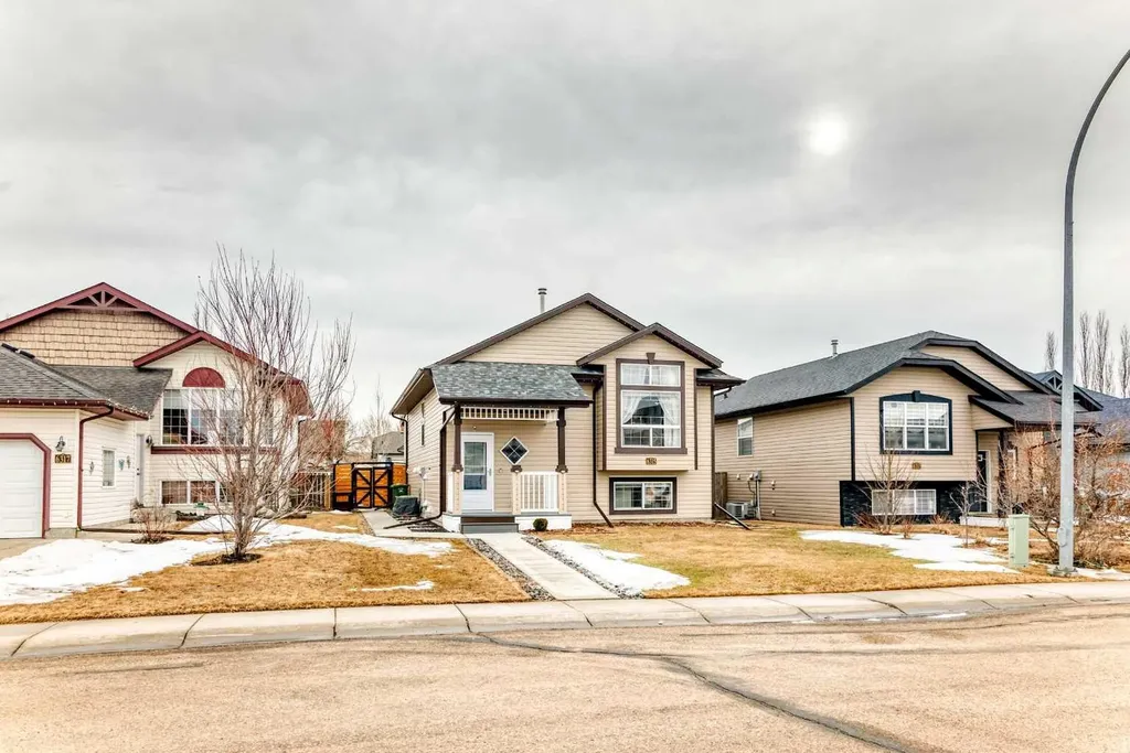6315 60 Street Close Ponoka AB T4J1W1