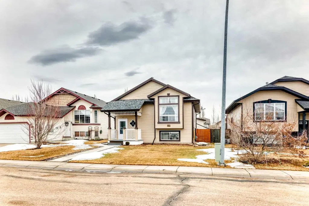 6315 60 Street Close Ponoka AB T4J1W1