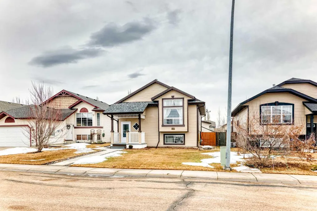 6315 60 Street Close Ponoka AB T4J1W1