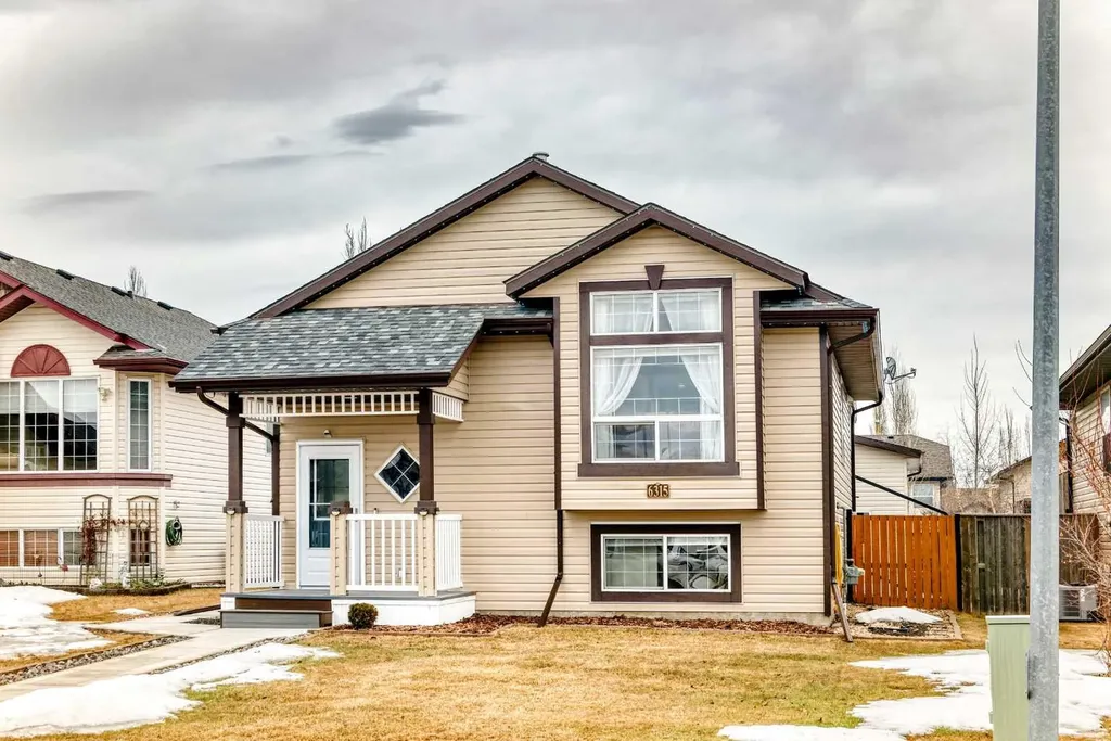 6315 60 Street Close Ponoka AB T4J1W1