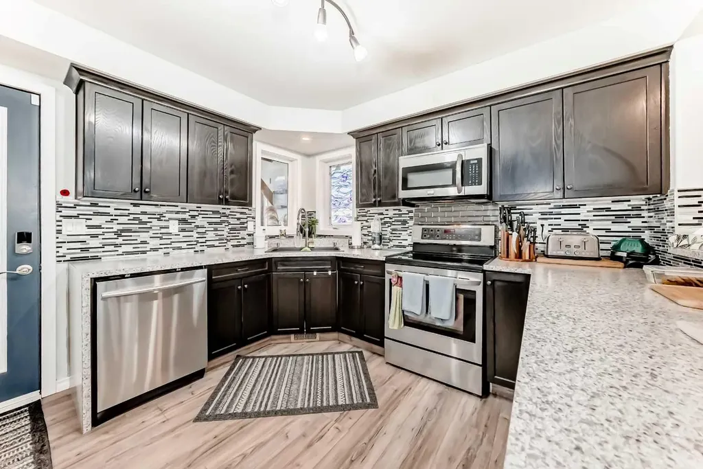 6315 60 Street Close Ponoka AB T4J1W1
