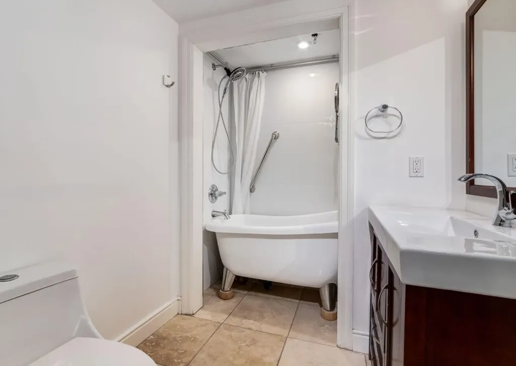400 Eau Claire Avenue SW Calgary AB T2P 4X2