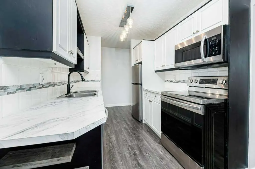 7 Stanton Street Red Deer AB T4N 0B9