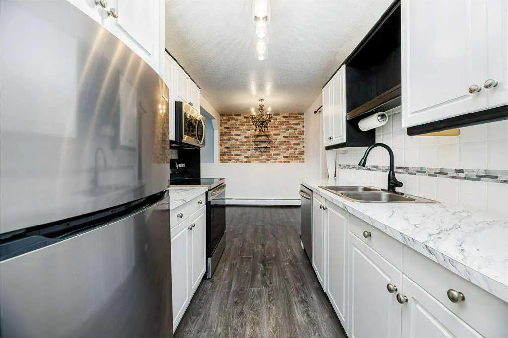 7 Stanton Street Red Deer AB T4N 0B9