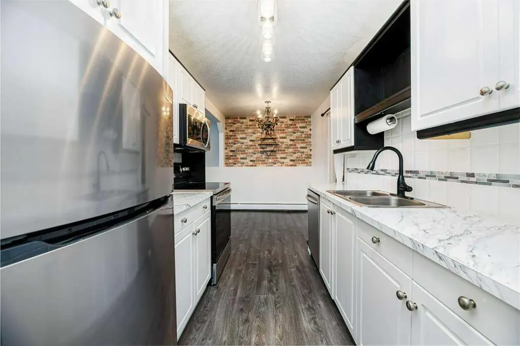 7 Stanton Street Red Deer AB T4N 0B9