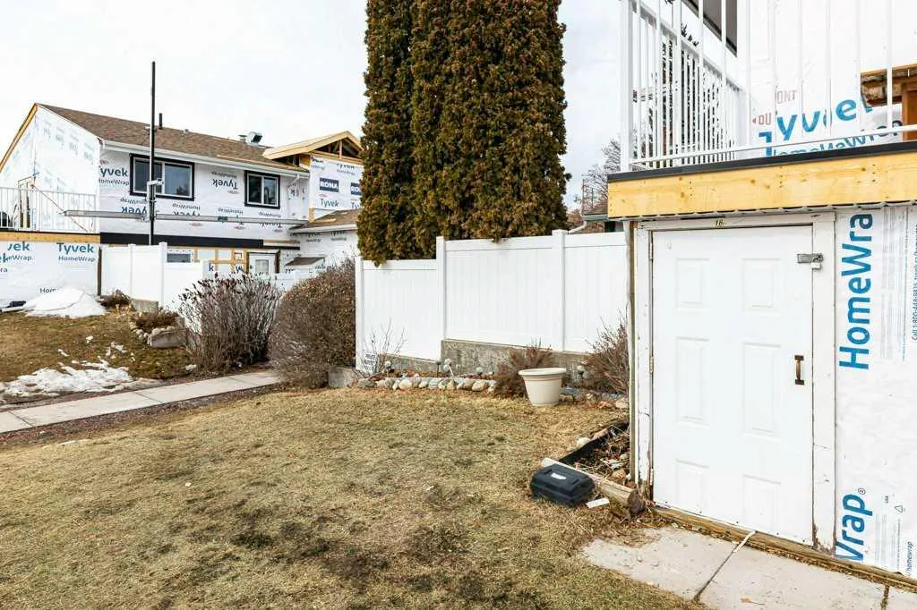 7 Stanton Street Red Deer AB T4N 0B9