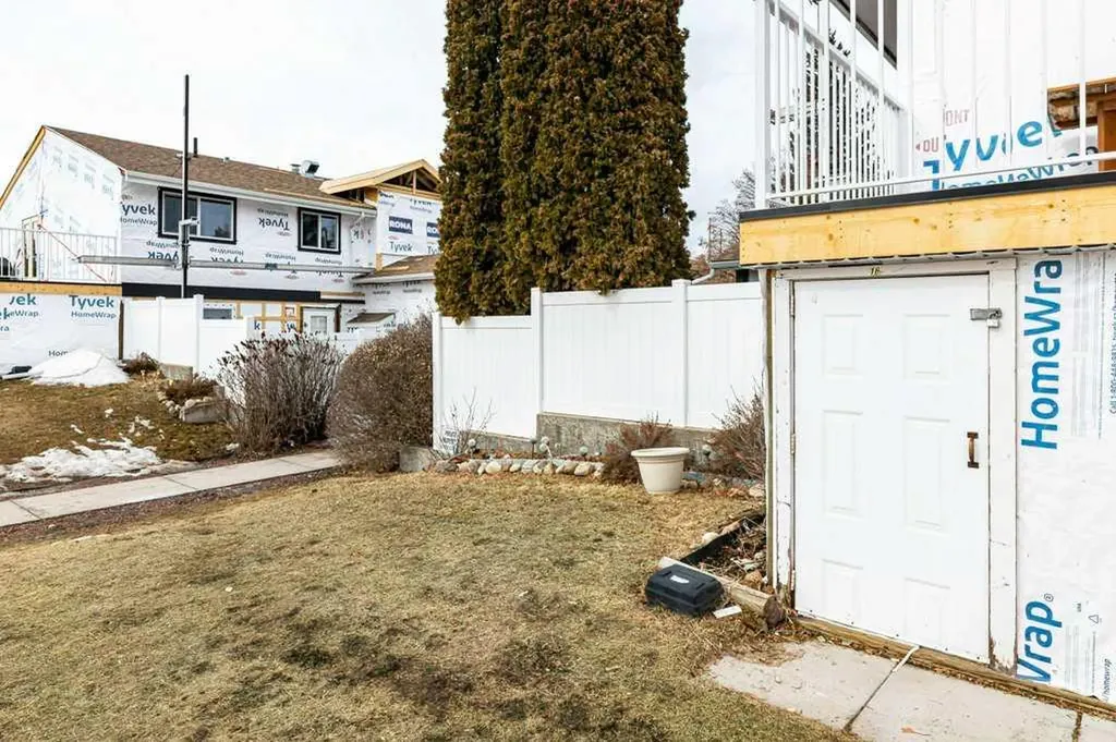 7 Stanton Street Red Deer AB T4N 0B9
