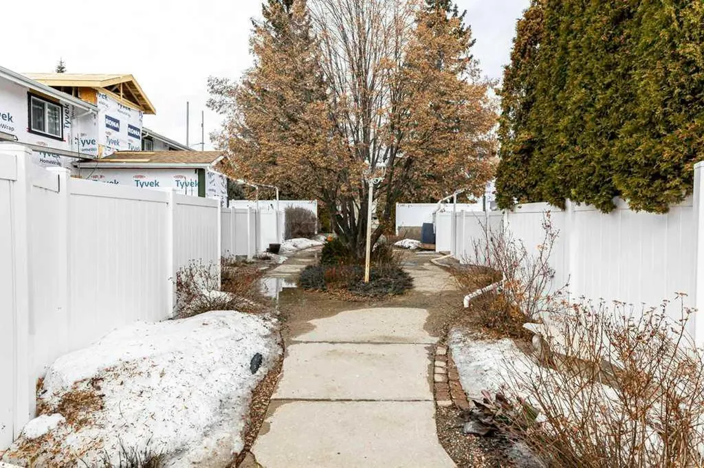 7 Stanton Street Red Deer AB T4N 0B9
