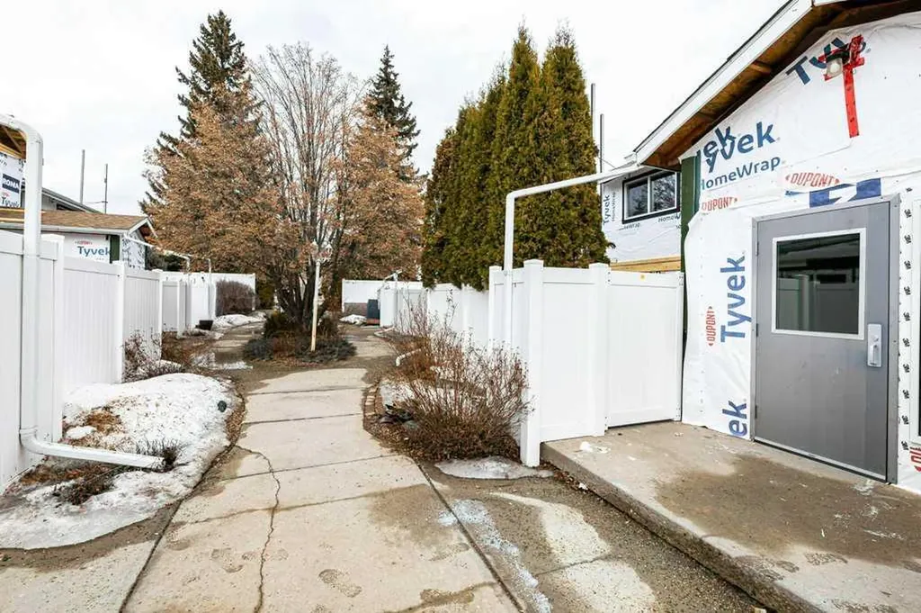 7 Stanton Street Red Deer AB T4N 0B9