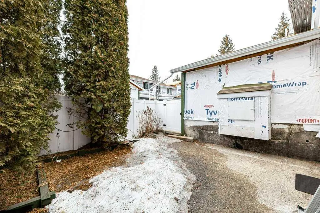 7 Stanton Street Red Deer AB T4N 0B9