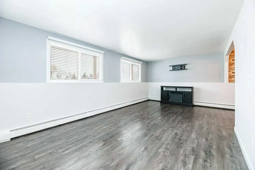 7 Stanton Street Red Deer AB T4N 0B9