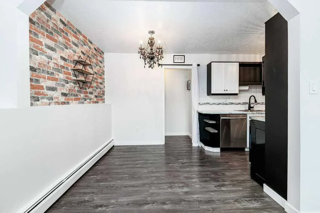 7 Stanton Street Red Deer AB T4N 0B9