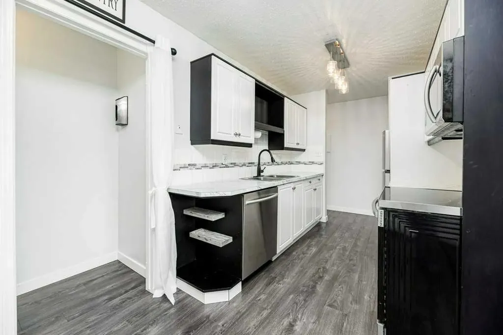 7 Stanton Street Red Deer AB T4N 0B9