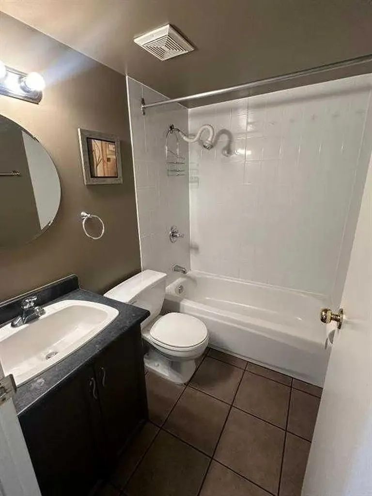 1236 15 Avenue SW Calgary AB T3C0X5