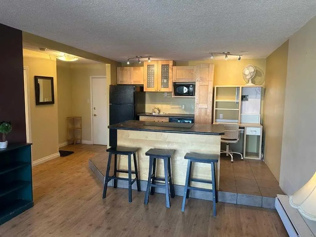 1236 15 Avenue SW Calgary AB T3C0X5