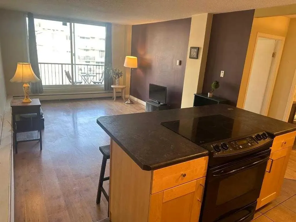 1236 15 Avenue SW Calgary AB T3C0X5