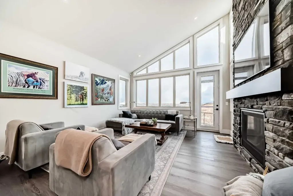 64 Walcrest View SE Calgary AB T2X 4G3