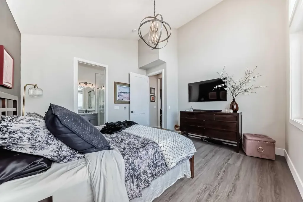64 Walcrest View SE Calgary AB T2X 4G3