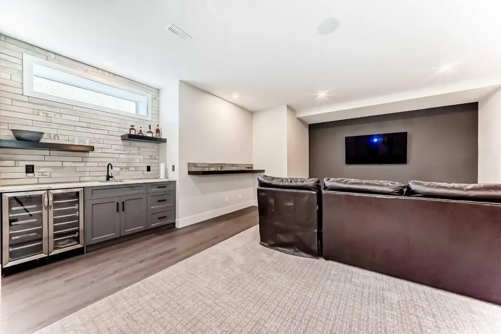 64 Walcrest View SE Calgary AB T2X 4G3