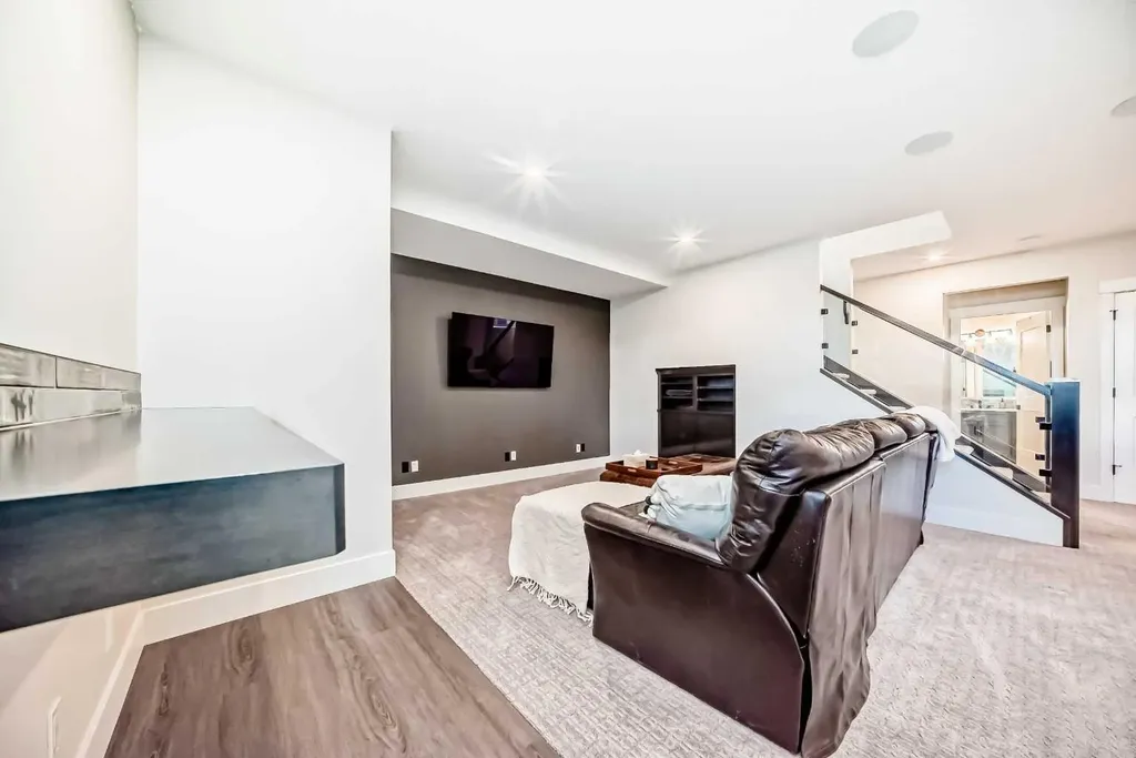 64 Walcrest View SE Calgary AB T2X 4G3