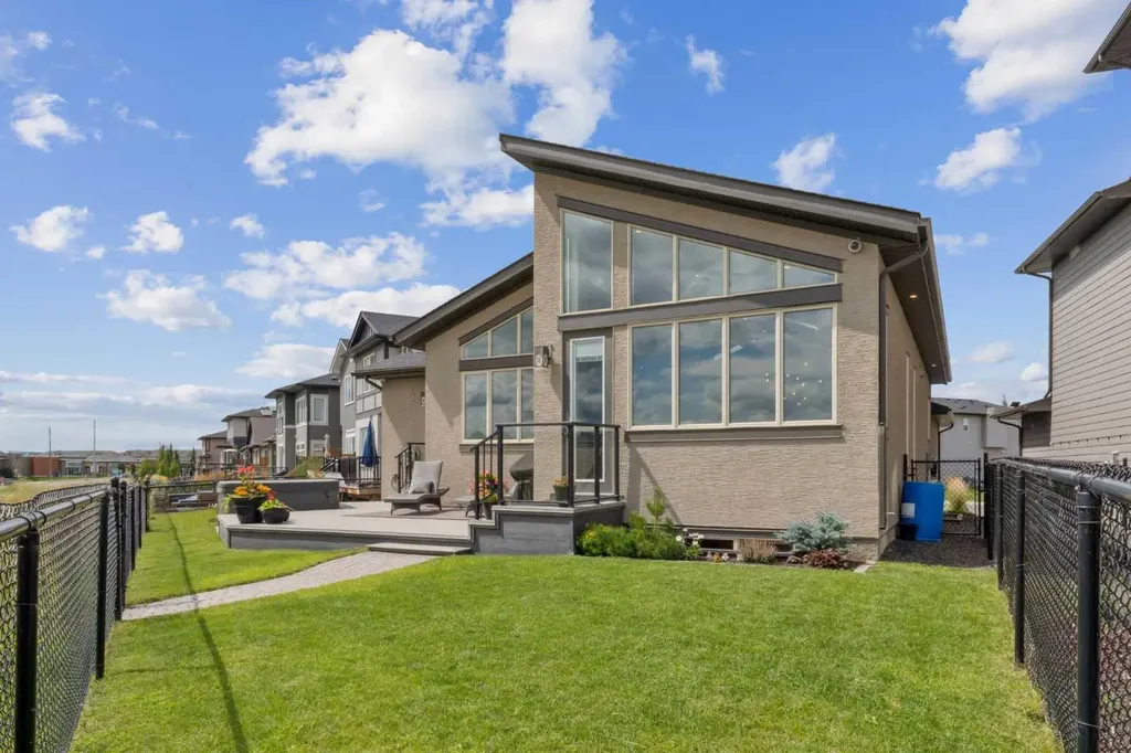 64 Walcrest View SE Calgary AB T2X 4G3
