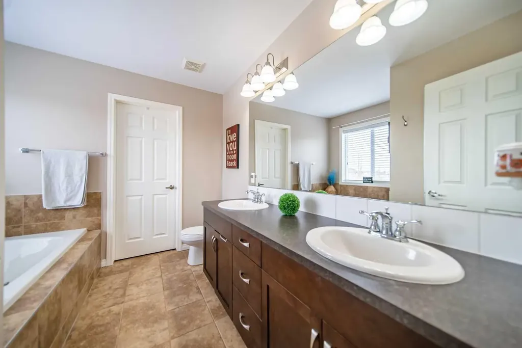 322 Windridge View SW Airdrie AB T4B 3R9
